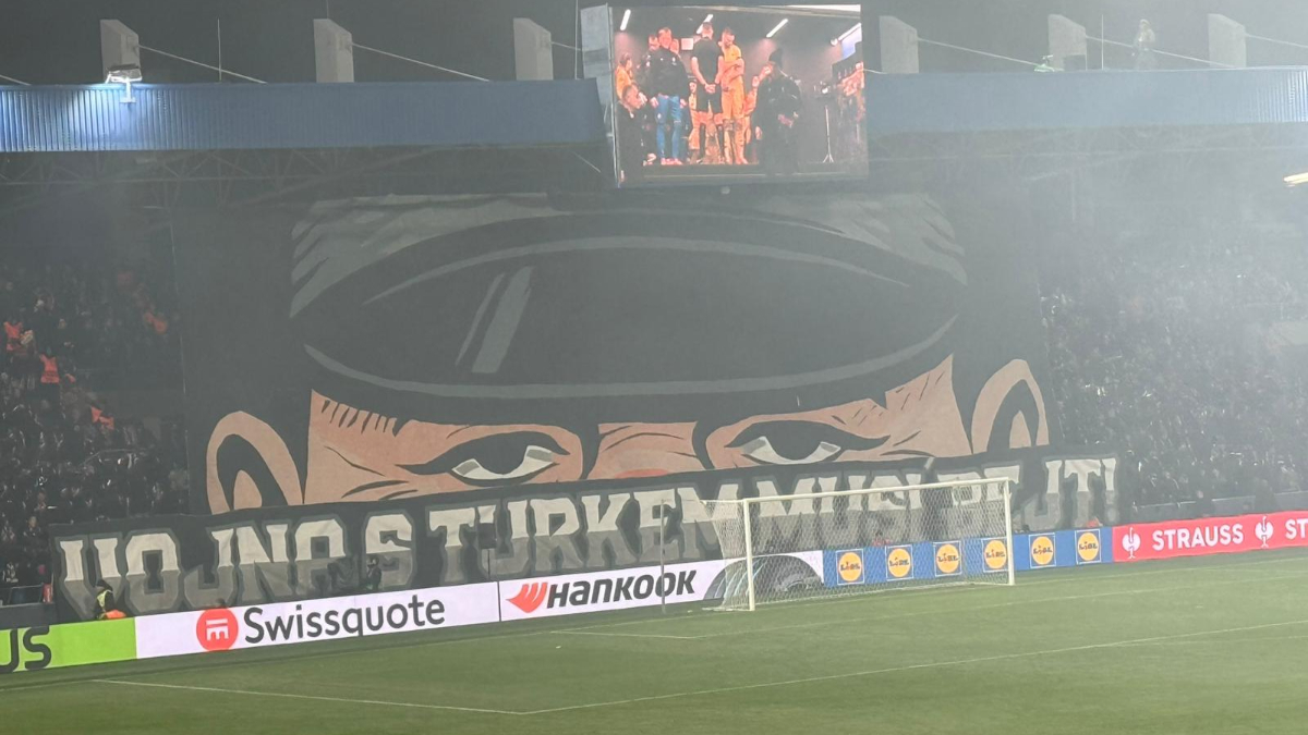 UEFA, Fenerbahçe maçında Viktoria Plzen tribünlerinin açtığı pankartın cezasını açıkladı