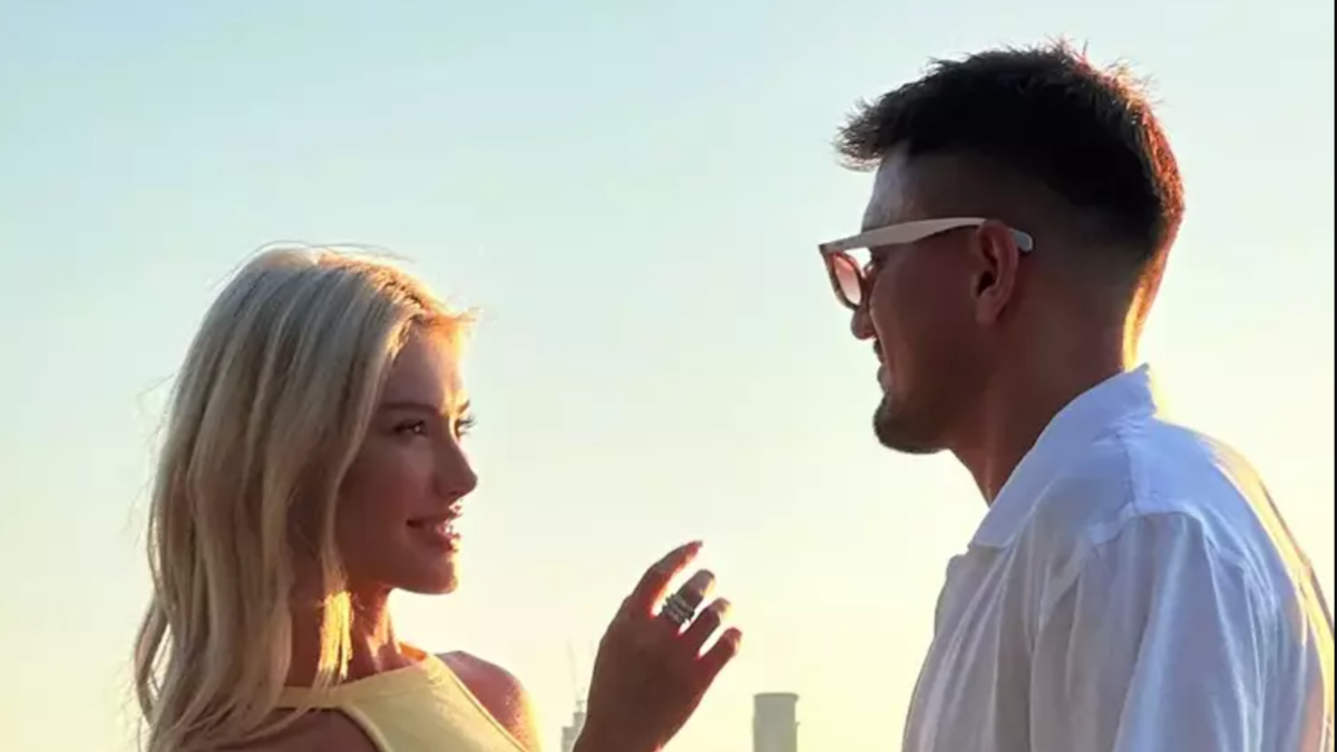 Ünlü futbolcu Cengiz Ünder 8 milyon TL’lik tektaş aldı! Sevgilisi gösterdi