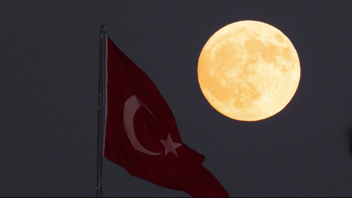 Yılın en parlak dolunayı bu gece: ‘Kunduz Süper Ay’ gökyüzünde