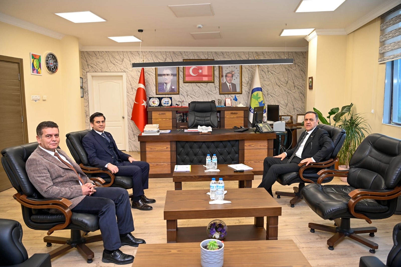 Valimiz Dr. Ahmet Hamdi Usta’nın Valilik hizmet binası birimlerini ziyareti